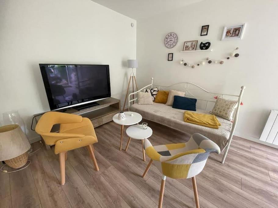Gite De Charme - 3 Chambres, 5 Lits - De 4 A 7 Personnes Avanton Екстериор снимка